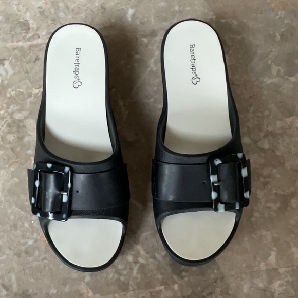 BARE TRAPS BRITANY WEDGE SANDALS - Picture 2 of 4